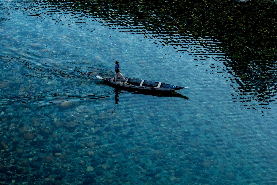 Uomo mare acqua barca