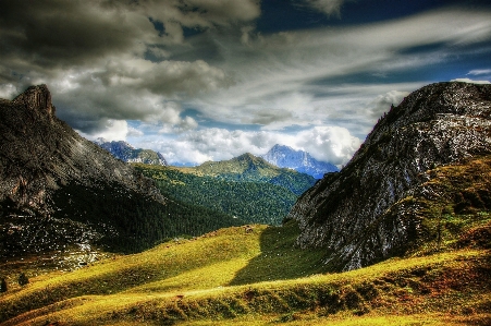 Foto Lanskap alam rock gurun
