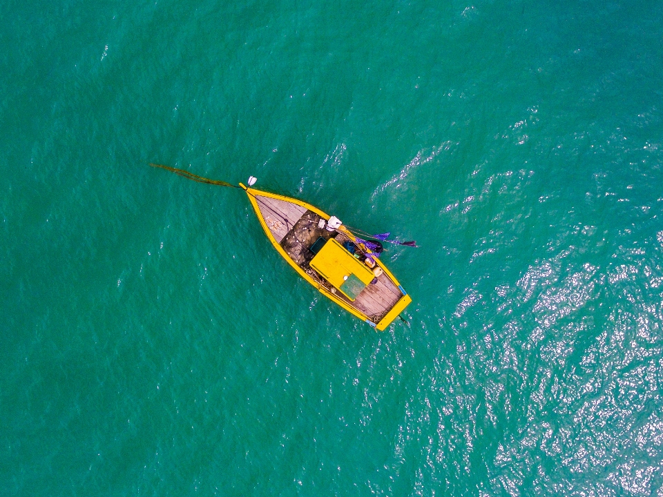 Mer océan bateau vague