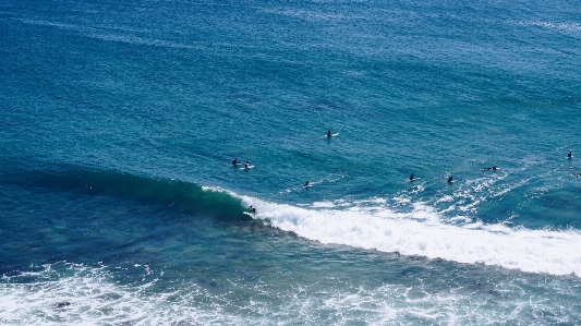 Foto Laut pesisir air melambai