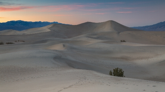 Foto Paisagem areia montanha neve