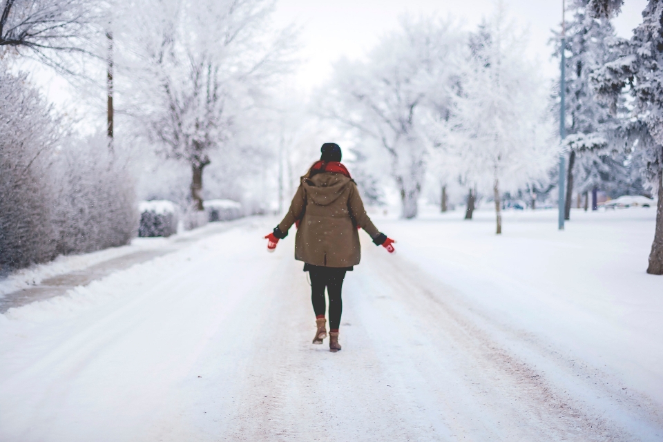 Persona nieve invierno mujer