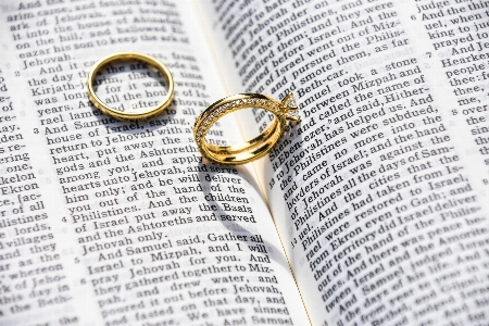 Book ring chain bible Photo