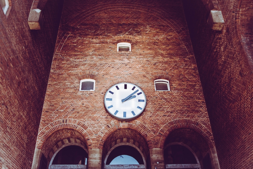 Architettura casa orologio tempo