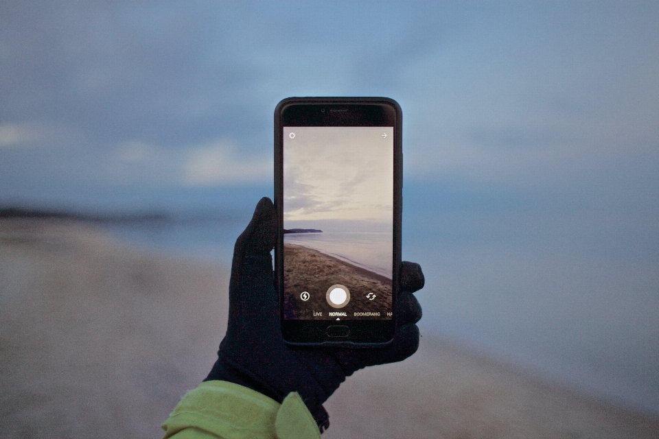 Iphone hand light glove