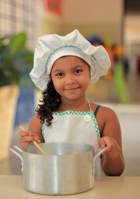 Person kind kochen kleinkind