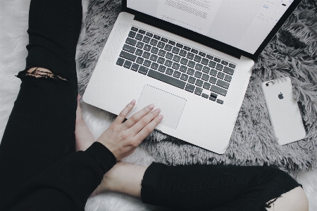 Laptop macbook writing hand Photo