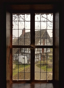 Foto Arsitektur kayu rumah jendela