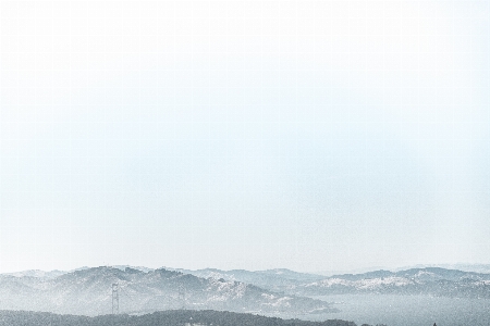 山 雪 霧 靄 写真