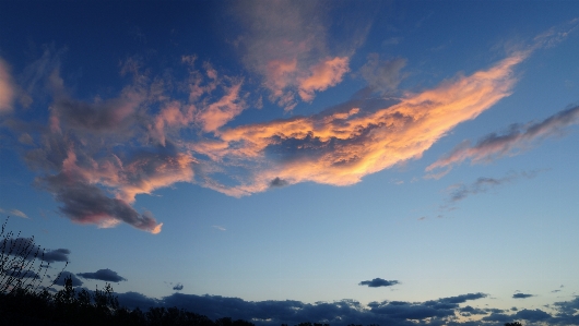 Foto Orizzonte montagna nube cielo