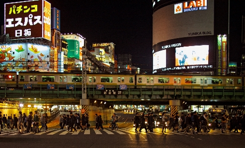 Foto Strada notte città paesaggio urbano