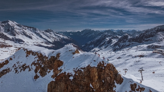 Foto Montagna nevicare inverno catena montuosa
