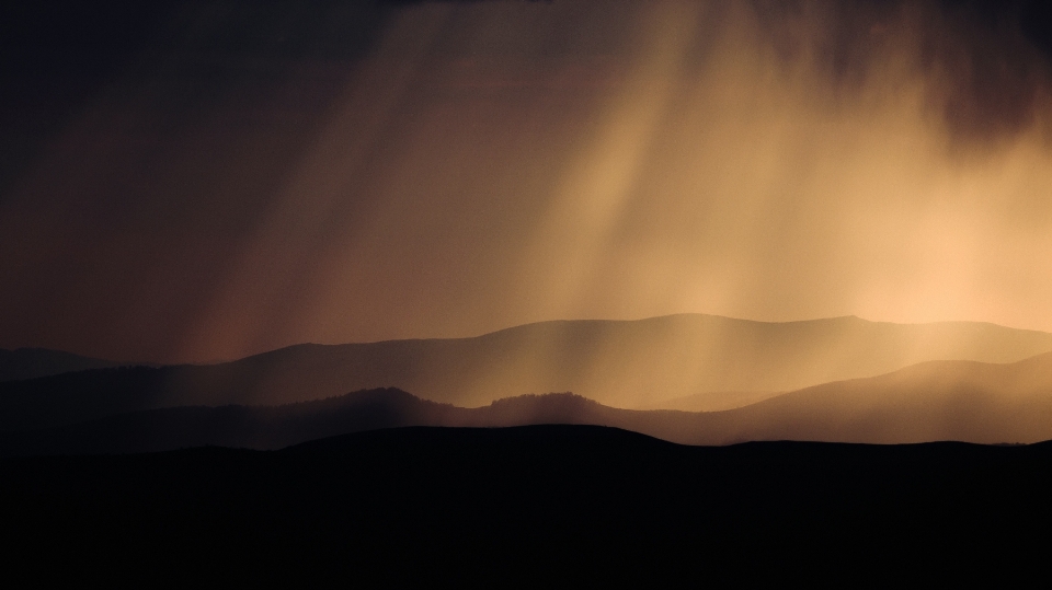 Horizonte montanha nuvem céu