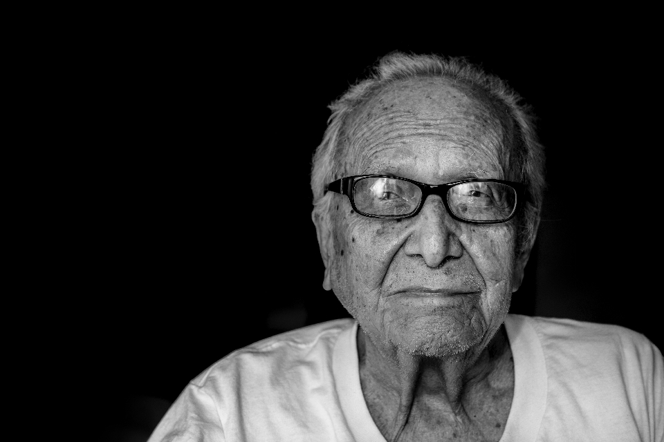 Hombre persona en blanco y negro
 retrato