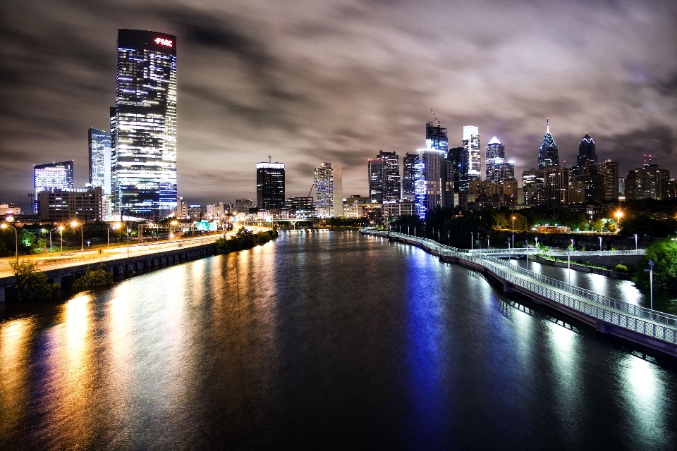 Horizont nacht stadt wolkenkratzer