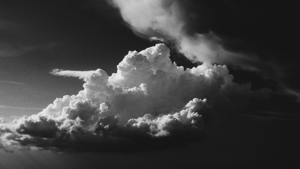 Awan hitam dan putih
 langit suasana