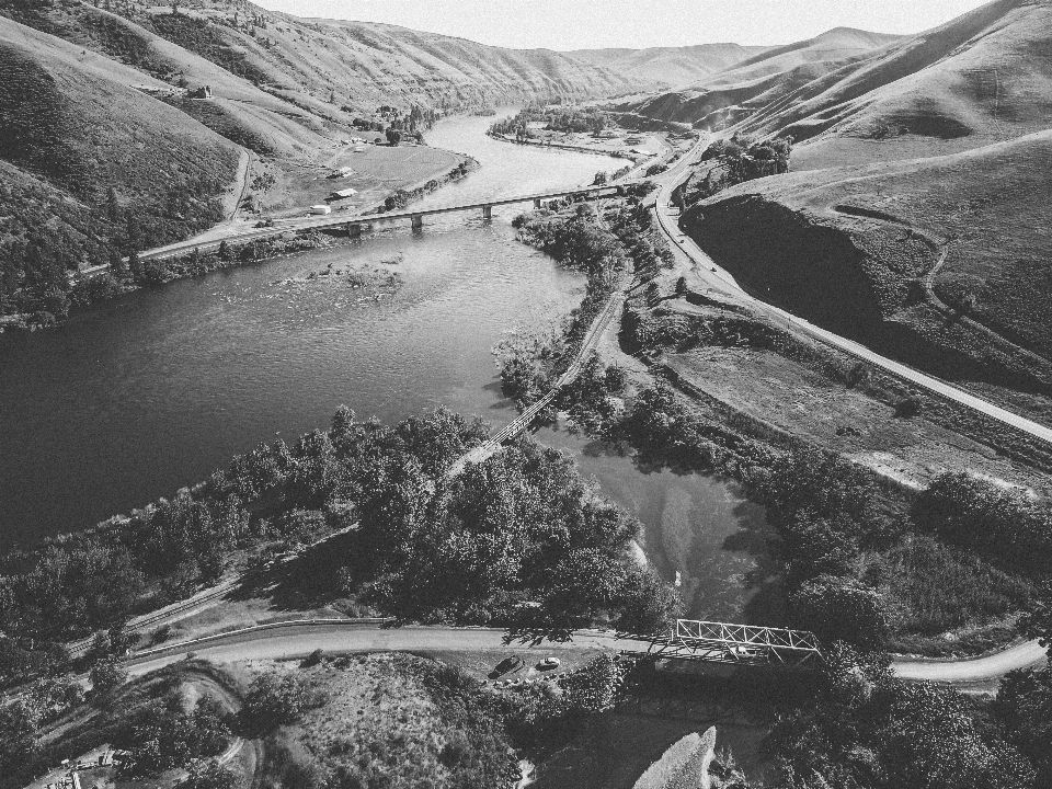 Schwarz und weiß
 brücke fotografie fluss