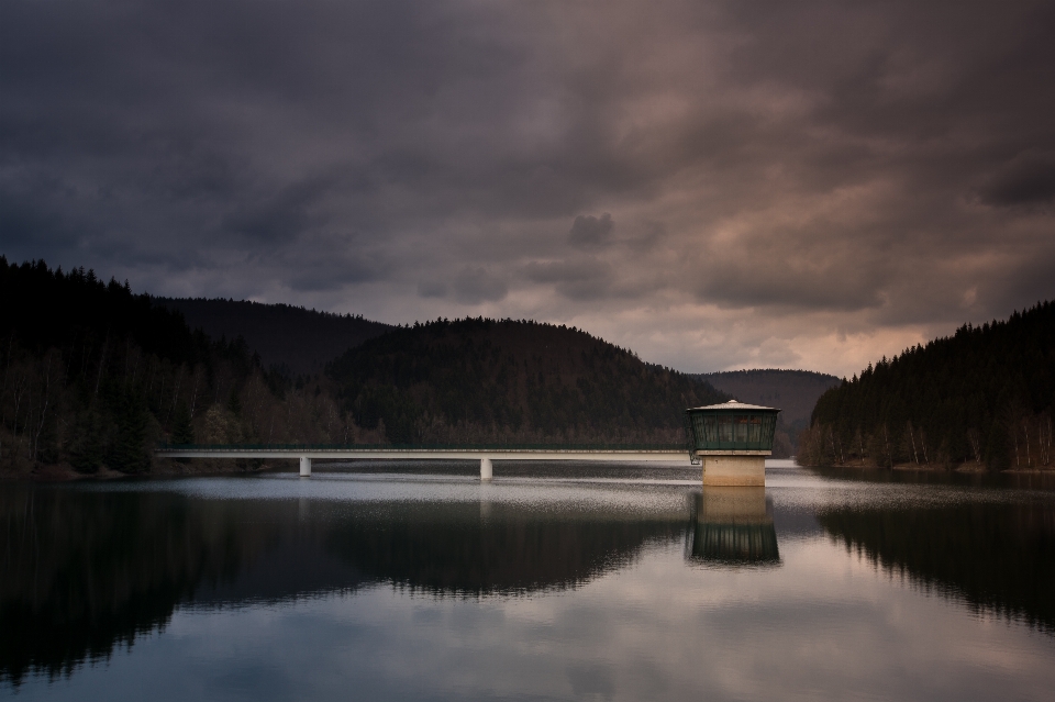 Paesaggio acqua natura montagna