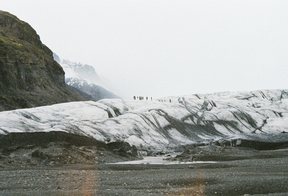 Montagne nuageux falaise glacier
