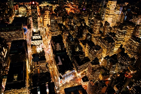 Gece şehir gökdelen manzarası Fotoğraf