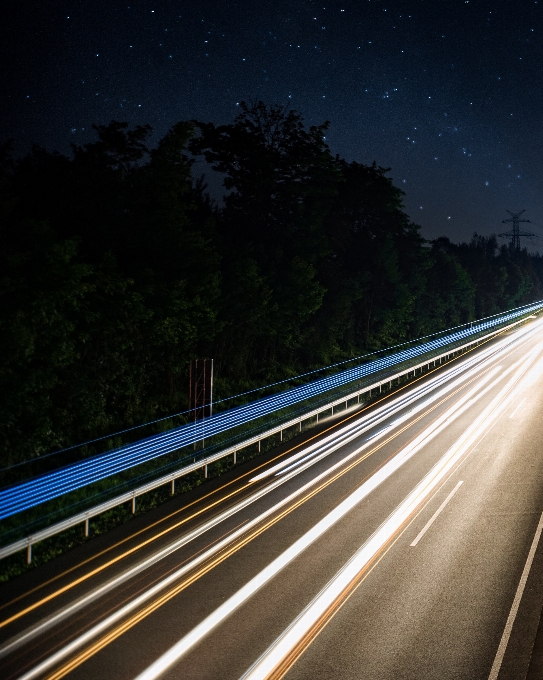 Leggero strada notte autostrada