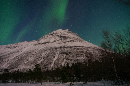 Foto Montaña nieve atmósfera aurora