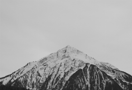 Berg schnee winter schwarz und weiß
 Foto