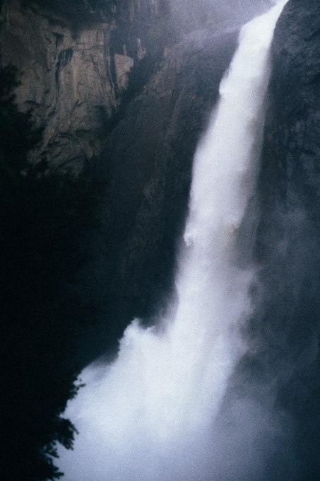 Cascada cuerpo de agua
 fuente fenómeno atmosférico
