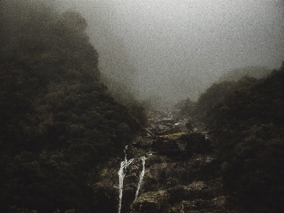 Foto Alam air terjun gunung kabut