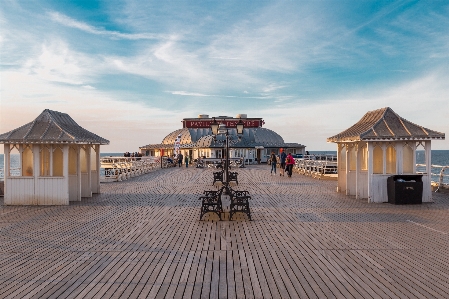 ビーチ 海 遊歩道 橋脚 写真