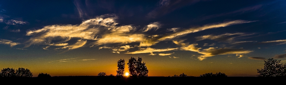 Horizon silhouette cloud sky