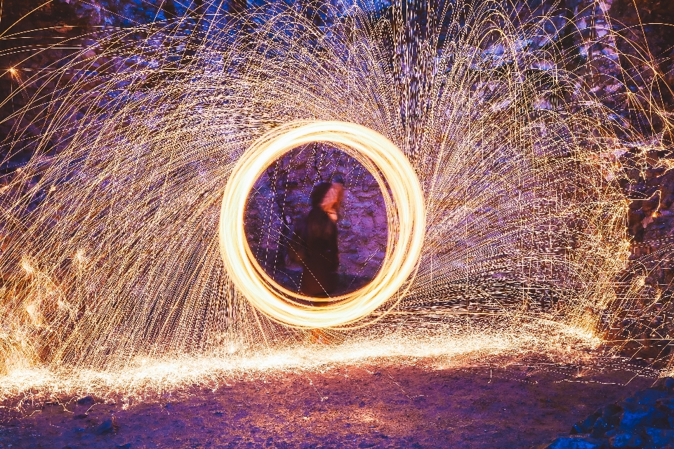 Light night motion sparkler