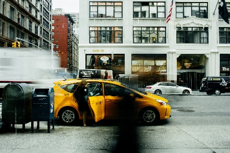 Foto Pessoa rua carro dirigindo