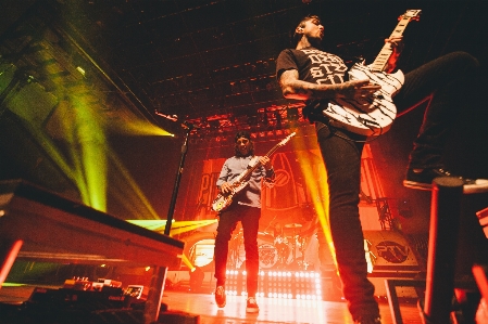 Foto Orang musik lampu gitar