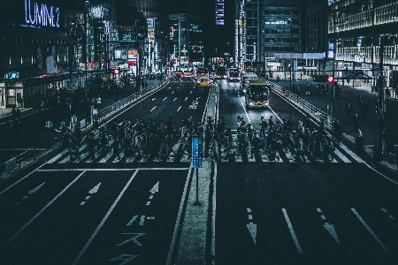 Foto Estrutura rua noite cruzando