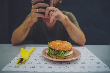 Foto Makanan cepat saji roti isi daging sandwich