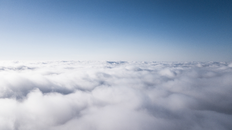 Cakrawala gunung awan langit