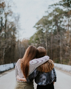 Foto Pohon musim dingin gadis fotografi