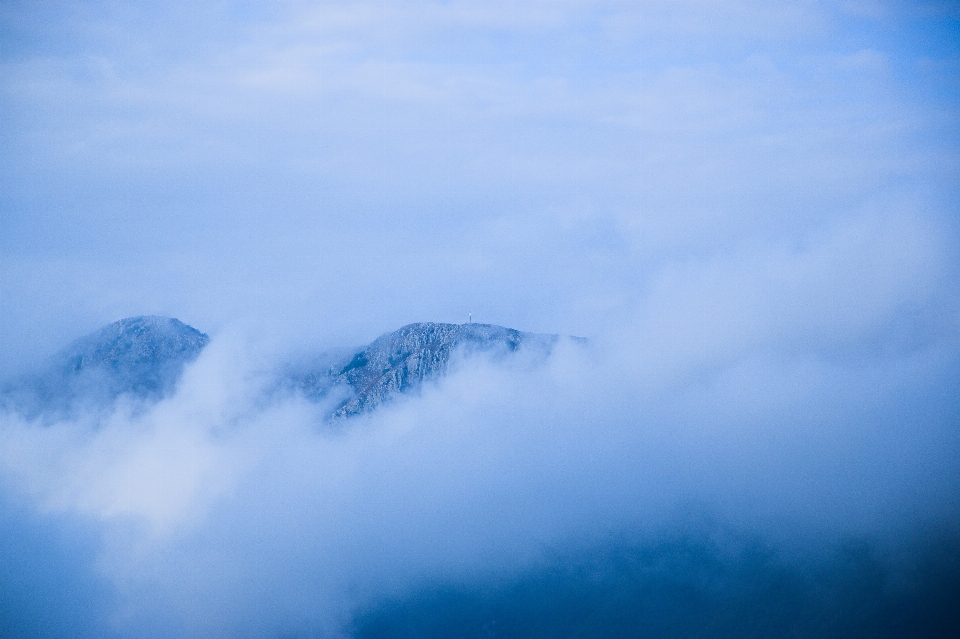 Paisagem montanha nuvem céu