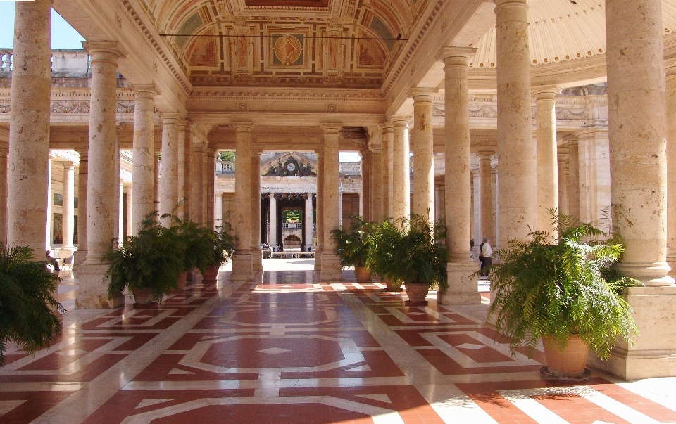 Structure building column italy