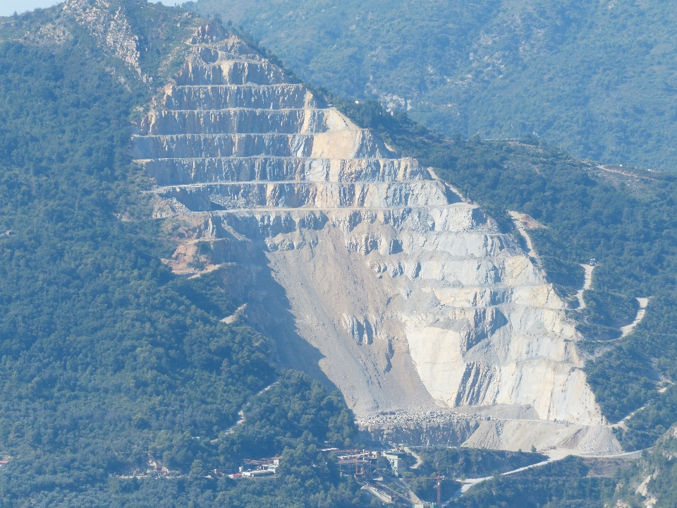 Rock montagne ciel route