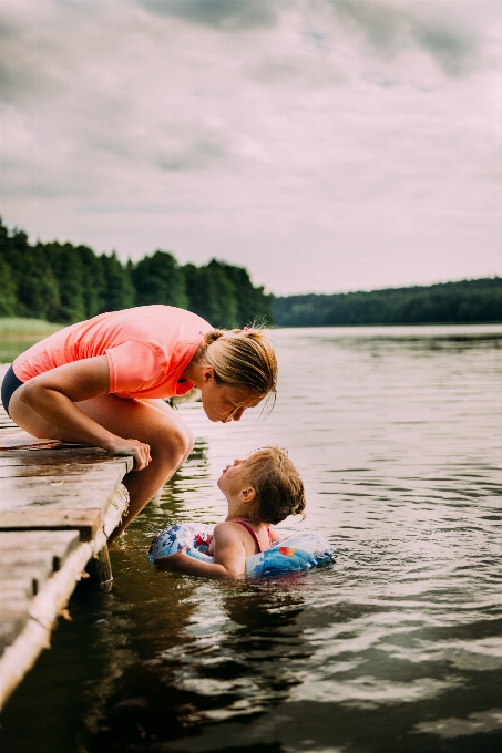 пляж море вода девочка