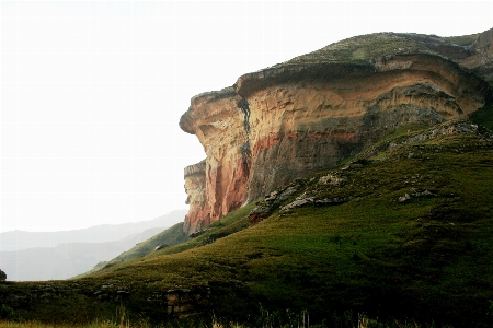 Foto Lanskap rumput rock gunung