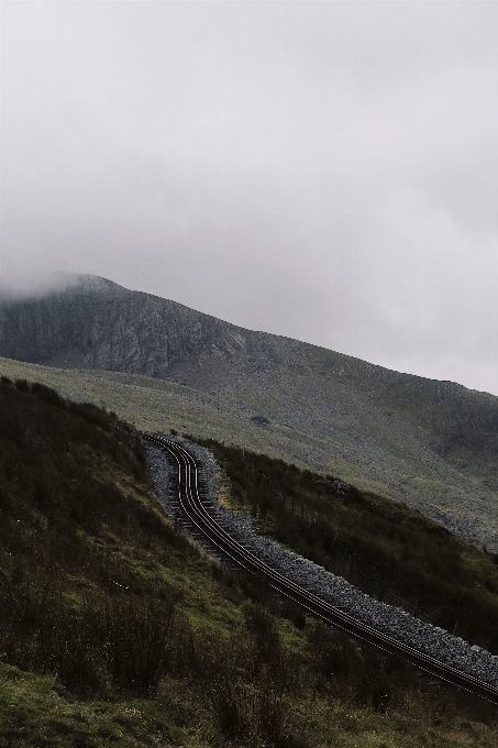 Paysage arbre montagne nuage