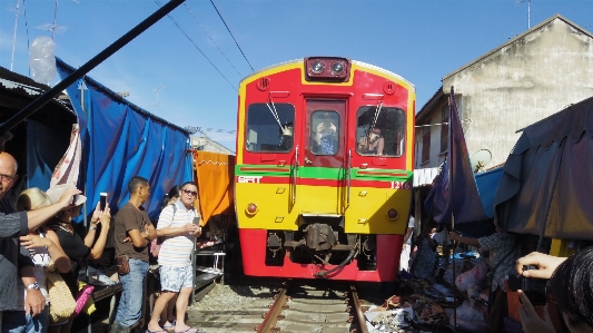 追跡 訓練 輸送 車両 写真