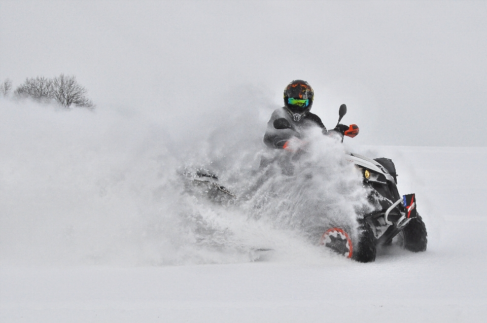 Winter schnee atv quad motorsport