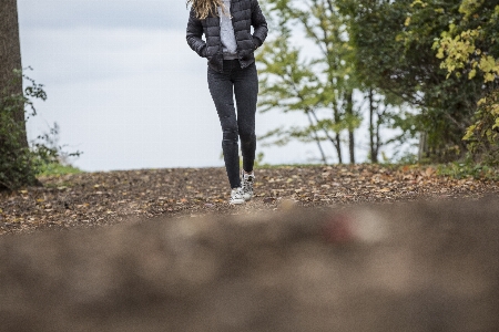 Weiblich modell gehen mädchen Foto