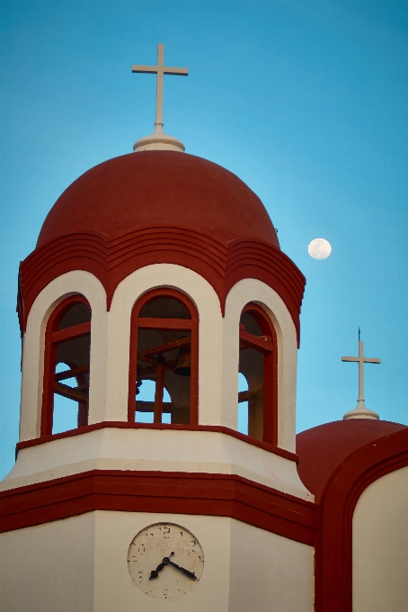 Menara lonceng
 gereja agama jaman dahulu
