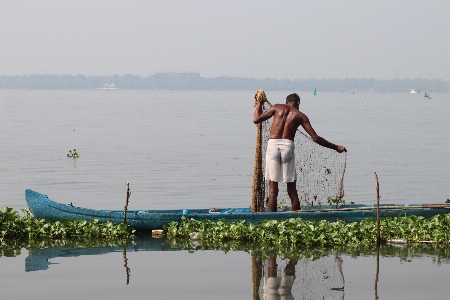 Net fishing canoe india water Photo