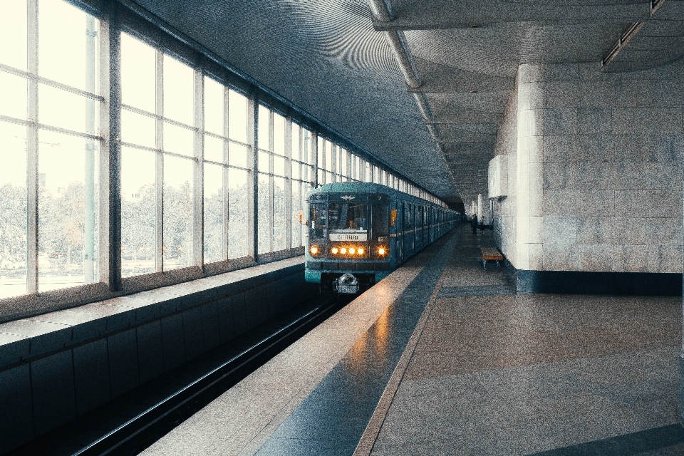 Tren dıştan metropol alanı
 ulaşım